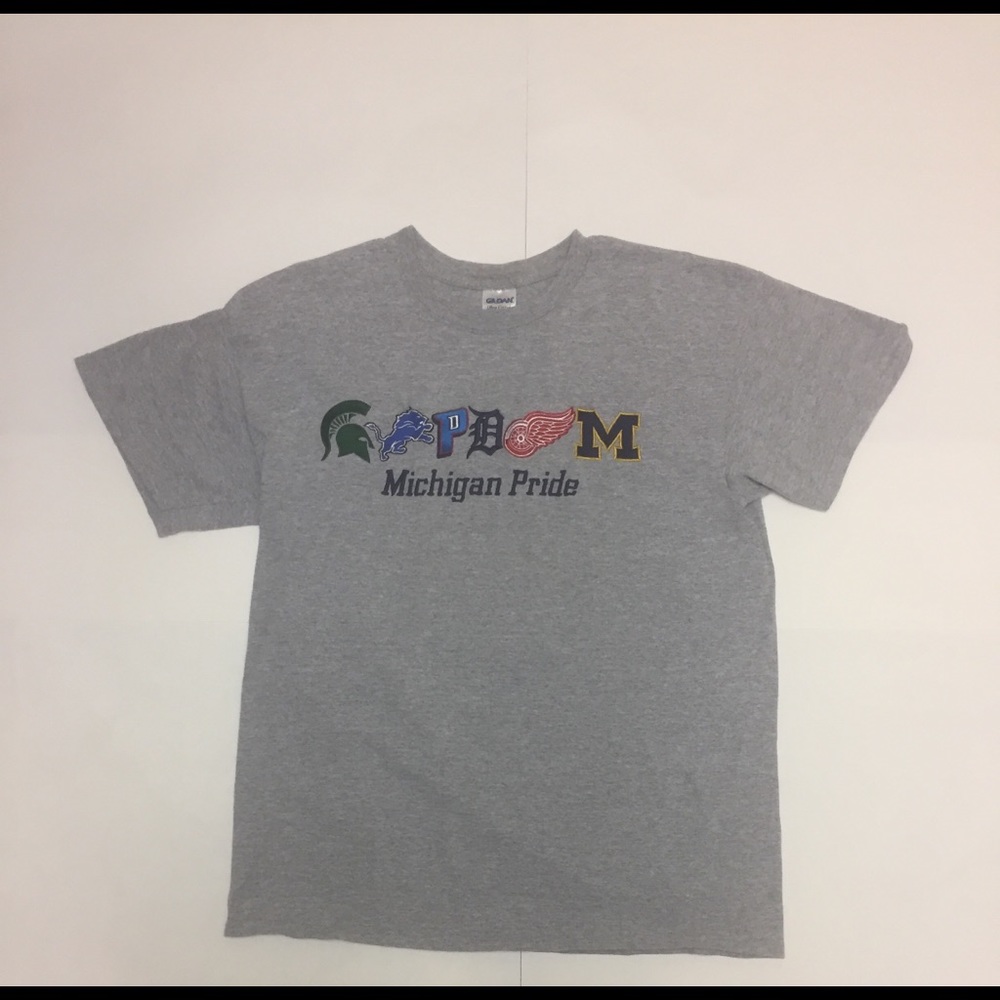 Gildan embroidered Michigan pride T-shirt L
